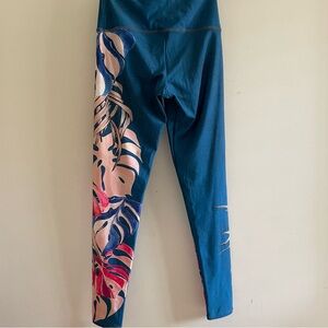 NWOT Onzie tropical-print full-length leggings